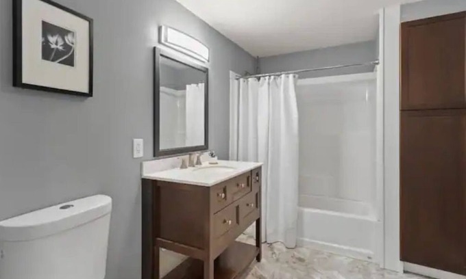 Cedar Mill Condo | Exquisite Comfort: Luxury Suite