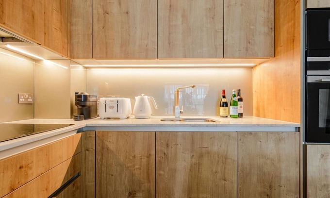 St. Pancras and Somers Town Apartment | Exquisite Lux Apartment 2 mins by King's Cross Station with AC
