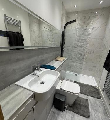 Northfleet Apartment | Exquisite Riverside Living in a Stunning Flat