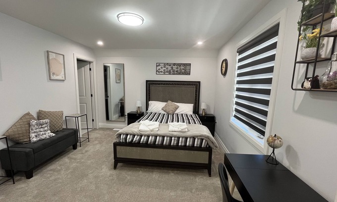 Riverside House | Exquisite Room, Ensuite Bath, Beautiful Neighborhood; 5mins to walking trails!