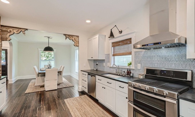 Longmont House | Exquisitely Restored Boulder County Victorian Cottage, c1906 π‘
