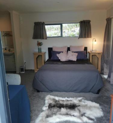 Hamilton House | Extra Large Room With Cozy Sofa & Tv