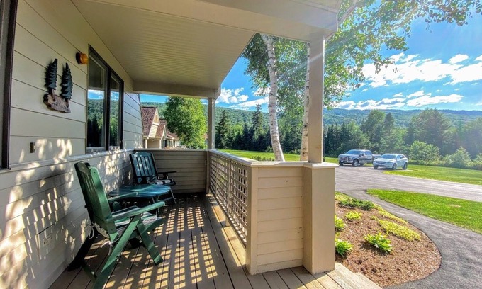 Bretton Woods House | F49 Wow! Stunning single level home next to golf course and Mt Washington Hotel, AC, Skiing