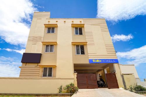 Coimbatore Hotel | FabExpress Aarudras Residency - Nr Coimbatore Airport