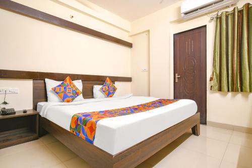 Vijay Nagar Hotel | FabExpress Golden Villa