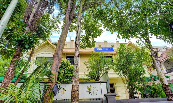 Bodakdev Hotel | Fabexpress Jade Homestay