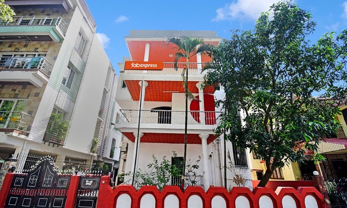 Sector II Hotel | Fabexpress Karunamoyee Regency