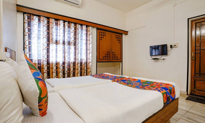 Daulatabad Hotel | Fabhotel Shree Maya