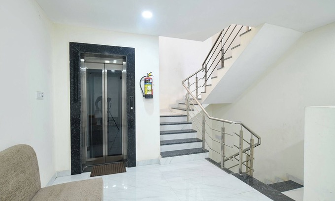 Rau Hotel | Fabhotel Chirag Inn