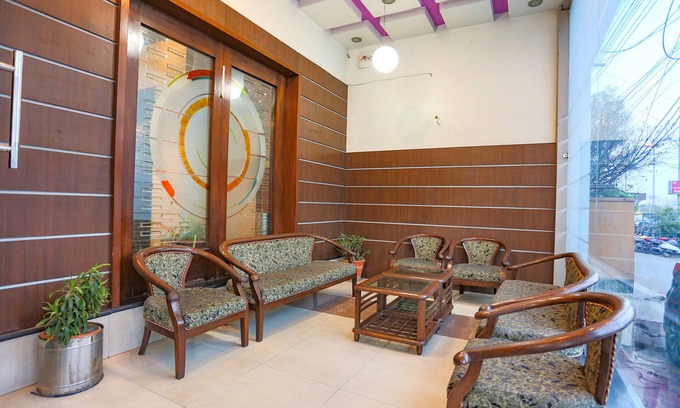 Bhopal Hotel | Fabhotel Midland