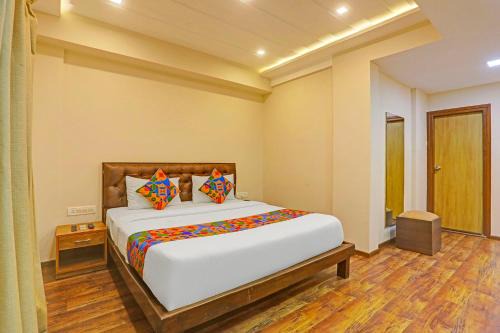 Bengaluru Hotel | FabHotel Pooja