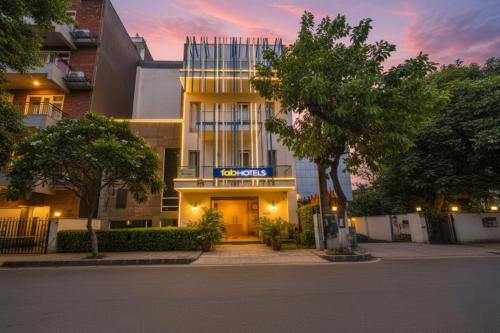 Sushant Lok Hotel | FabHotel Premium Nest Near Paras Hospital, Gurgaon
