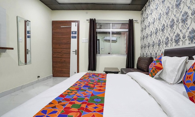 Kanpur Hotel | FabHotel Rajdhani