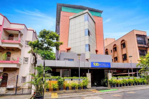 Pimpri Colony Hotel | FabHotel Ratna Regency