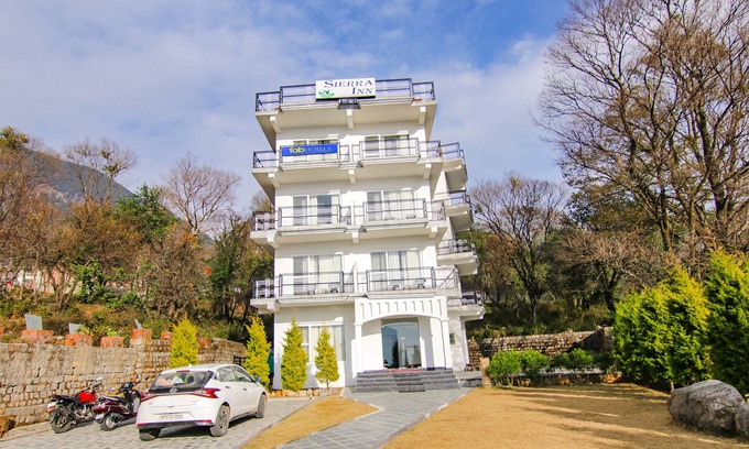 Sidhpur Hotel | Fabhotel Sierra Inn