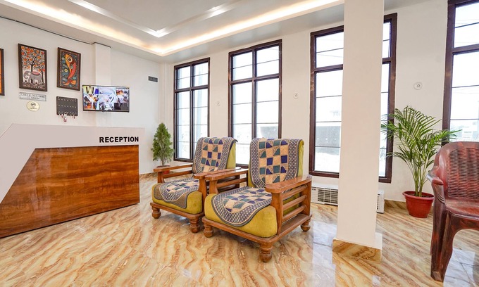 Faizabad Hotel | Fabhotel The Oak Tree
