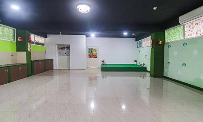 Kukatpally Housing Board Colony Hotel | Fabhotel The Roots