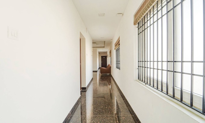 Maduravoyal Hotel | Fabhotel V