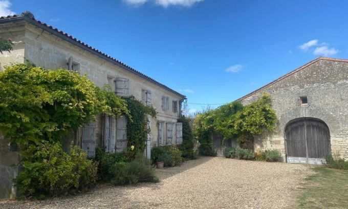 Saint-Ciers-du-Taillon House | Fabulous family French farm House with pool in quiet hamlet .