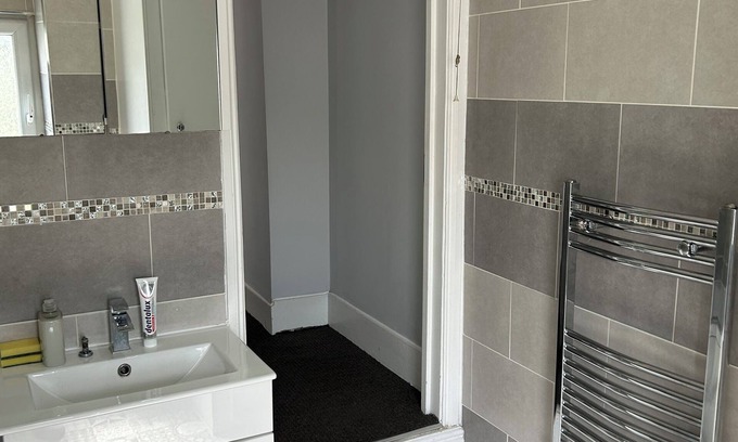 West Thornton House | Fabulous 3 Bedroom House, London