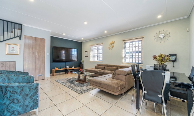 Greater Johannesburg Metropolitan Area House | Fabulous 3-bedroom house with an Office & Wifi 200 Mbps in Johannesburg, Gauteng