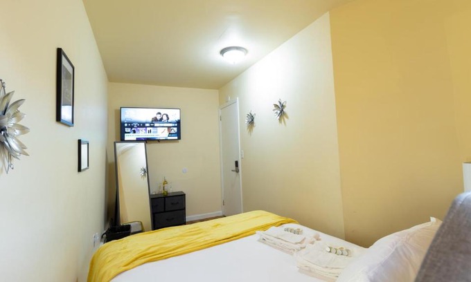 Queens Apartment | Fabulous Bedroom for 2 people in Elmhurst, NY