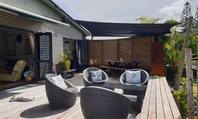 Whangapoua House | Fabulous kiwi bach 2min walk from beach