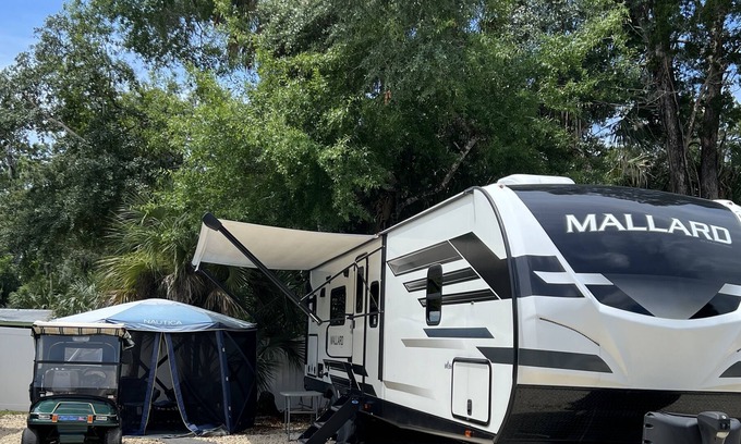 Homosassa RV Rental | Fabulous RV waiting for you to come and relax on the Beautiful Homosassa River