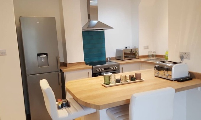 Sidmouth Apartment | Fabulous Sidmouth apartment with sea peeps