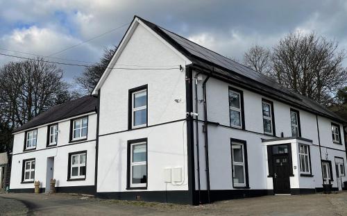 Llandysul House | Faerdre Manor Large Holiday Home