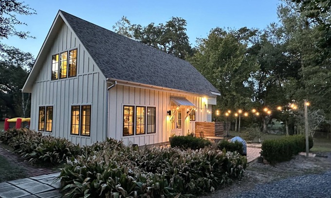 Lafayette Cottage | Fair Oaks Farmhouse