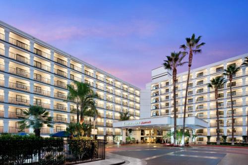 Anaheim Resort Hotel | Fairfield by Marriott Anaheim Resort