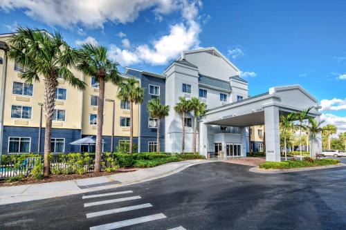 Rural Estates Hotel | Fairfield Inn and Suites by Marriott Naples