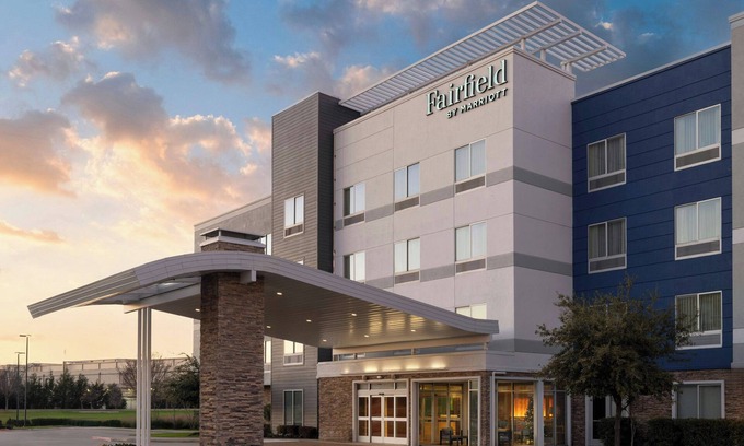 West Dallas Hotel | Fairfield Inn & Suites Dallas West/i-30