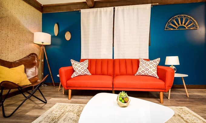 Lansing Apartment | FairLane #1|That 70's Place