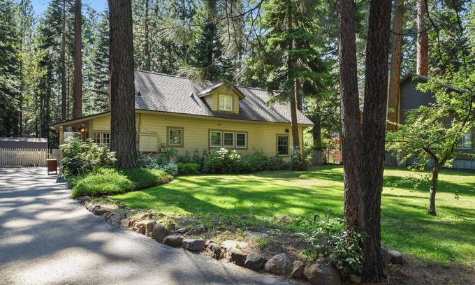 Kings Beach Cabin | Fairway Vacation Rental Cabin - Walk to Lake, On Golf Course