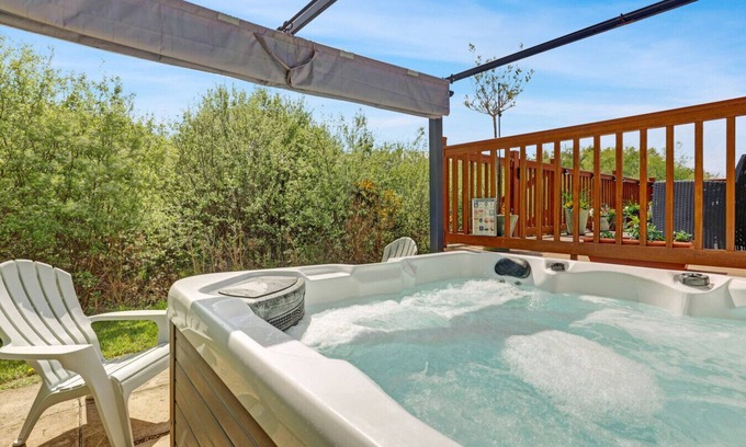 Swarland Cabin | Fairway View - North East Escapes