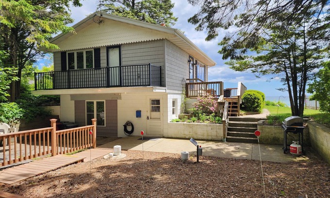 Hingham Cottage | Fall dates available at SurfDaze!