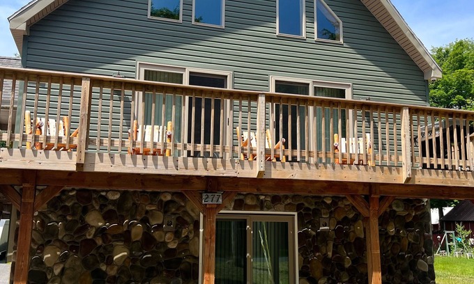 Old Forge Ski Chalet | FALL DATES AVAILABLE. Walking Distance into Old Forge and Water Park. With A/C