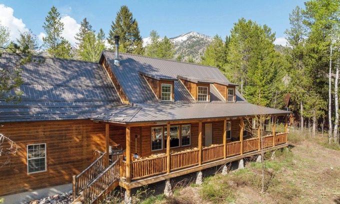 Alpine Northeast Cabin | Fall Escape in Alpine, Gateway to GTNP & YNP, 40 Minutes To Jackson Hole