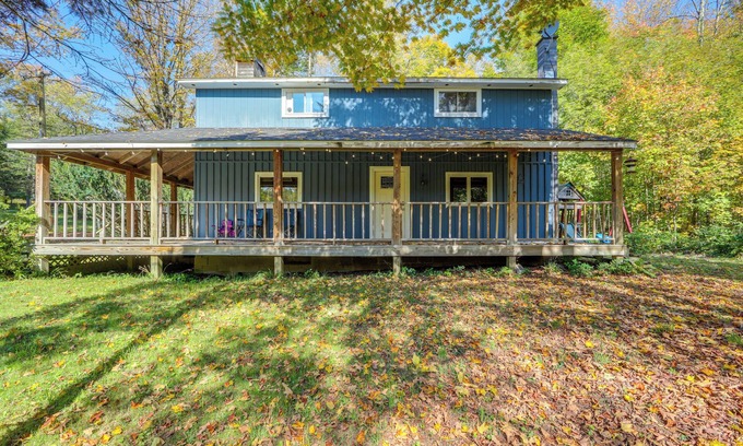 Remsen Cabin | Fall Festival Retreat: Cabin w/Deck & Yard!