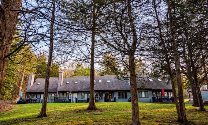 The Galena Territory Condo | Fall Foliage Golf Course View - King Beds - Fireplace - Near Scenic Trails