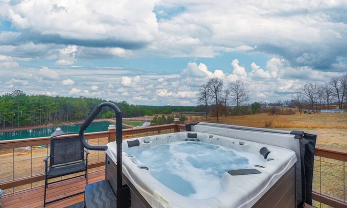 Bryant House | Fall Foliage Retreat: Hot Tub, Kayaks & Pond Deck