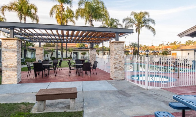 Fallbrook Hotel | Fallbrook Country Inn