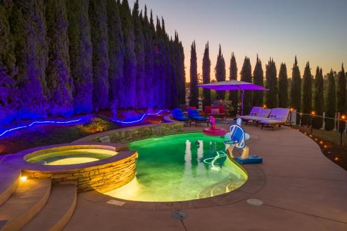 Fallbrook House | Fallbrook's Heavenly Estate - A Family Paradise