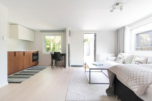 Falsterbo Apartment | Falsterbo Guesthouse - Modern Comfort with Private Patio
