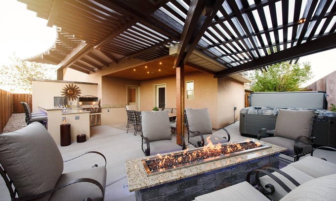 Moab South Valley House | Family and Pet Friendly! Luxurious Backyard Amenities! Jacuzzi! Lots of Parking!