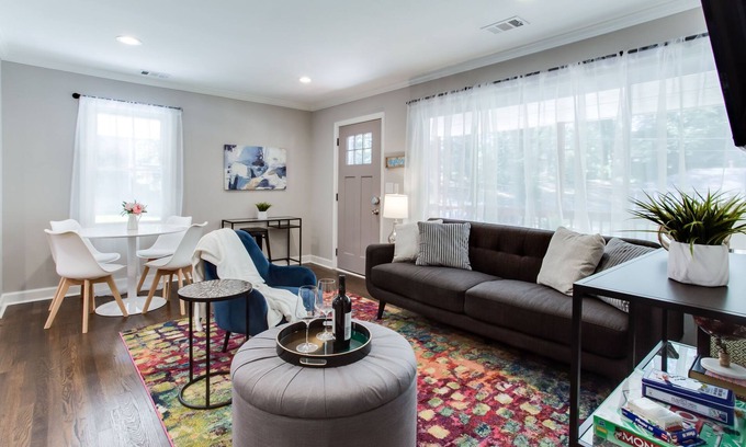Smyrna House | Family Bungalow/mins to Braves w/king/backyard