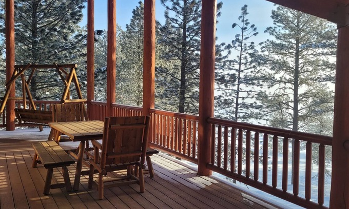 New Meadows Cabin | Family cabin in the Moutains-golf, pool, pickle ball, hot spring, skiing & more!