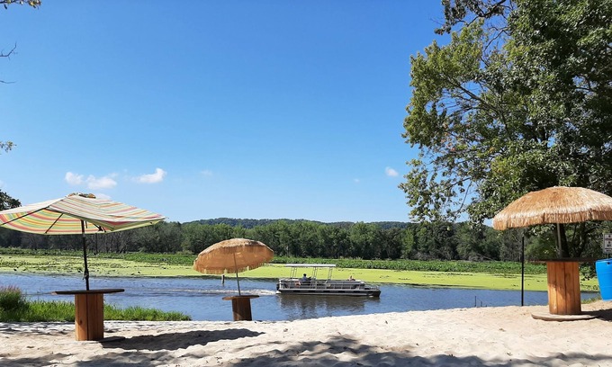 Bagley RV Rental | Family Cabin 🏠 steps to River/Beach ⛱